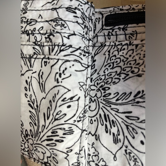 RFID Riley Compact Wallet in Mucrofiber Classic Black - Picture 4 of 6